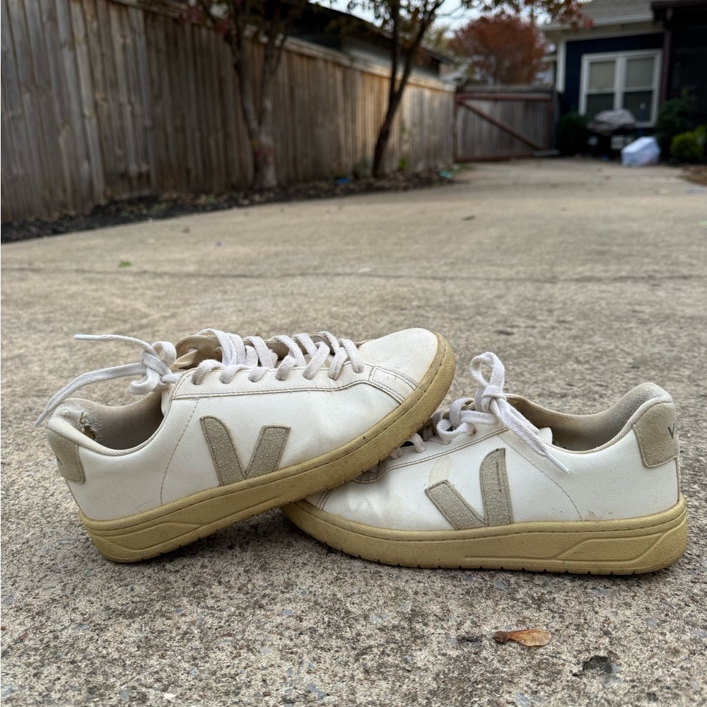 Veja T3 Sneakers Size 8 W